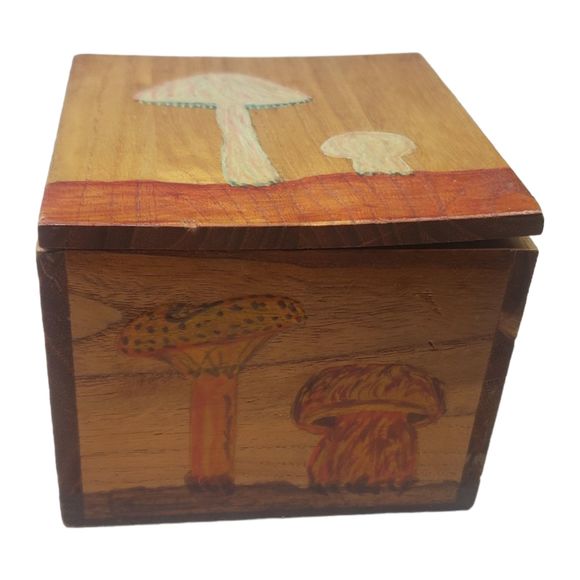 VTG Handpainted Wooden Trinket Box Mushrooms Signed by Artist 4" x 4" x  3.25" - Picture 3 of 10